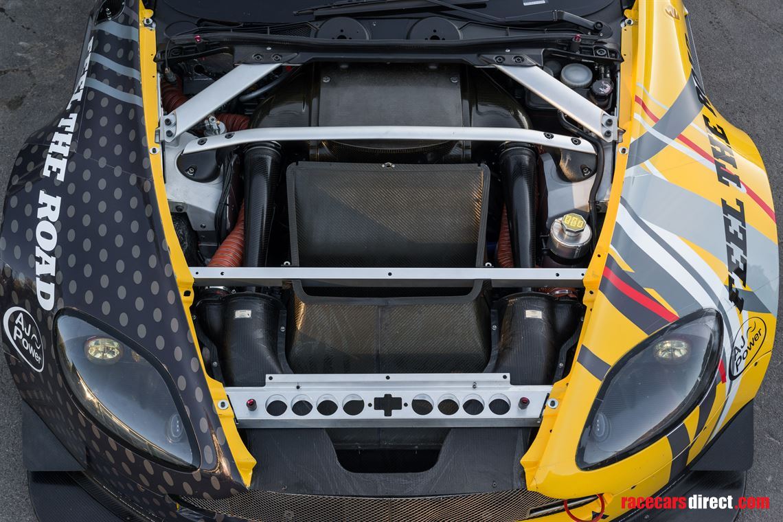 2010-aston-martin-vantage-gt2-006