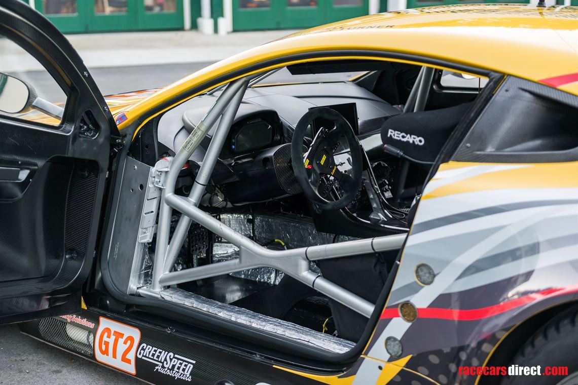 2010-aston-martin-vantage-gt2-006