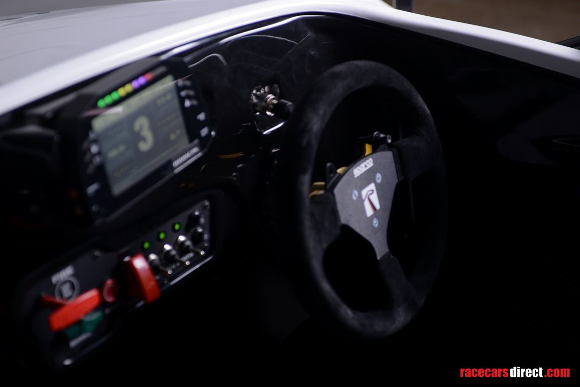 2018-sr8-demonstrator-white