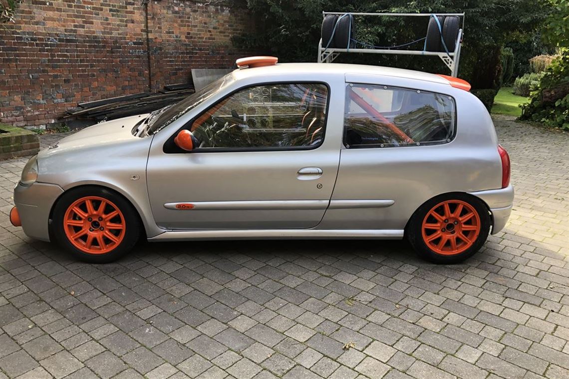 clio-172-phase-1-track-car