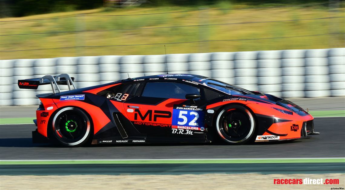 2x-lamborghini-huracan-gt3-race-cars