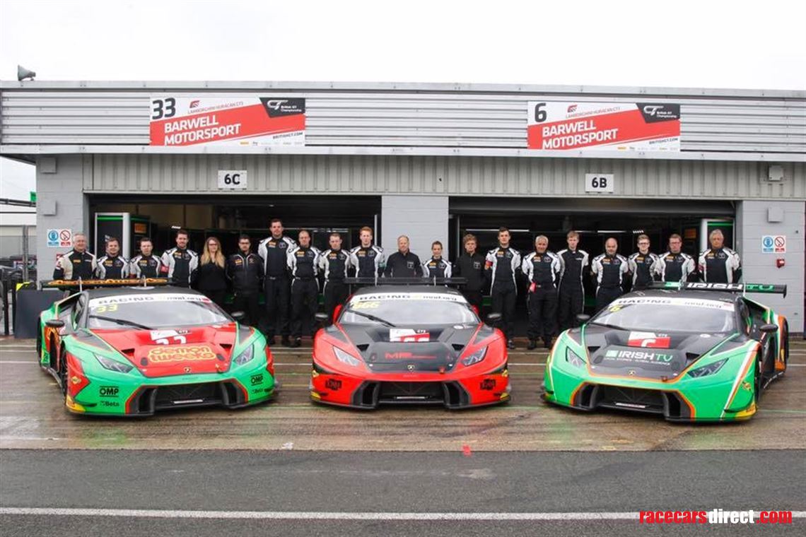 2x-lamborghini-huracan-gt3-race-cars
