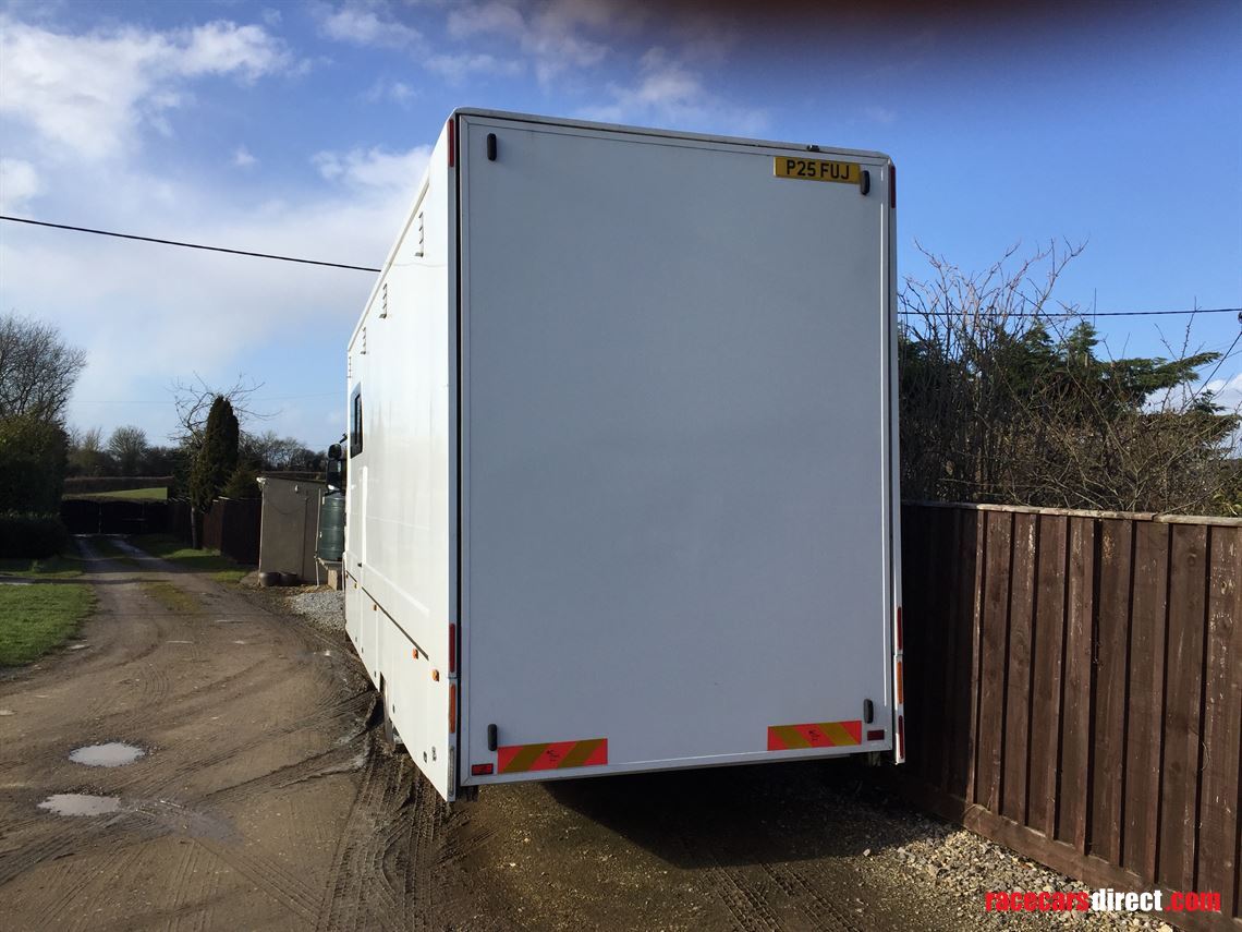 scania-18t-rigid-transporter-with-living-hopk