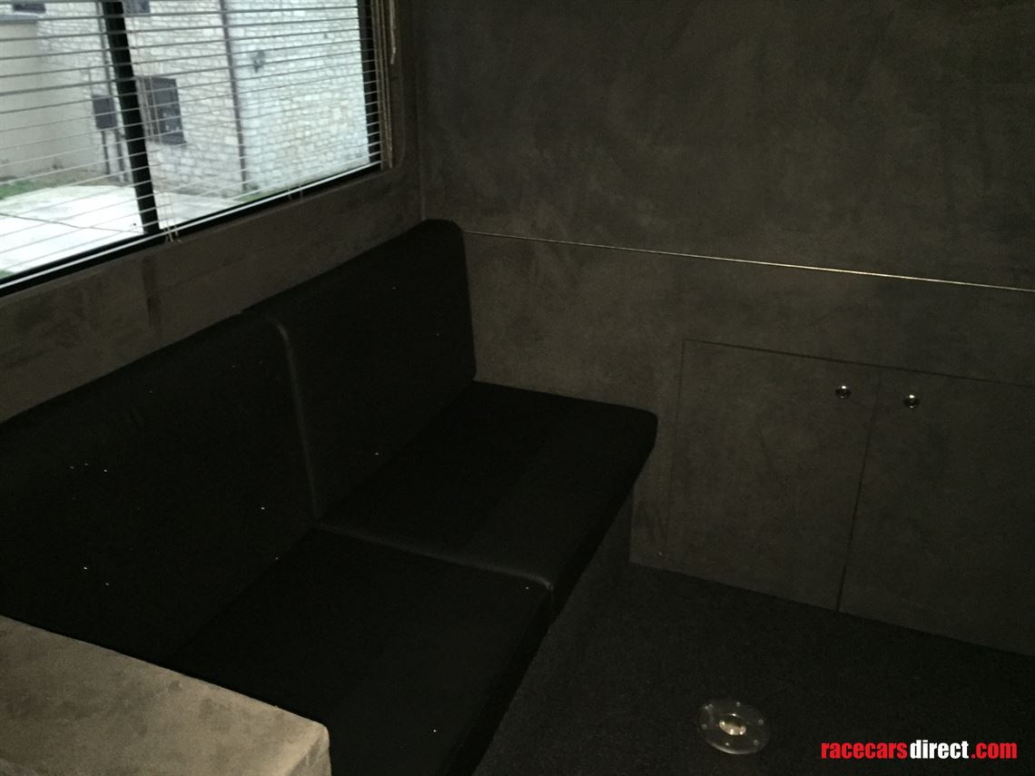 scania-18t-rigid-transporter-with-living-hopk