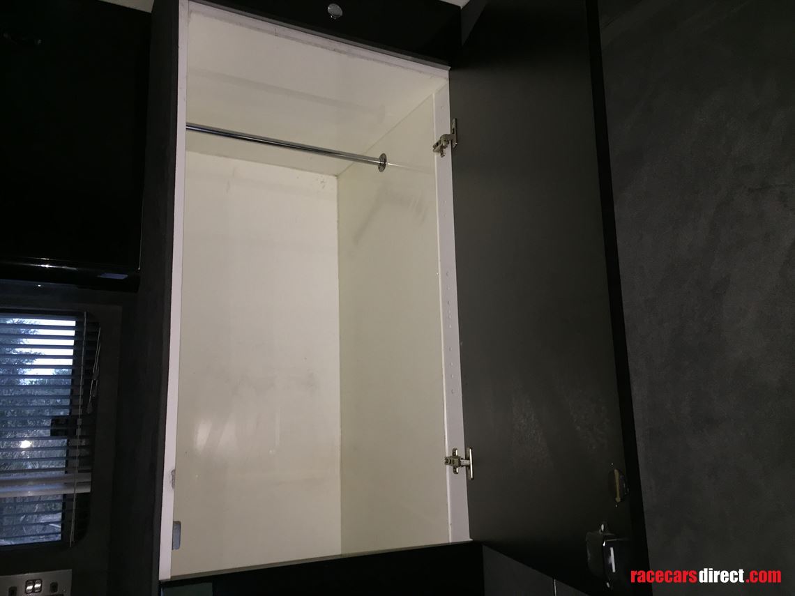 scania-18t-rigid-transporter-with-living-hopk