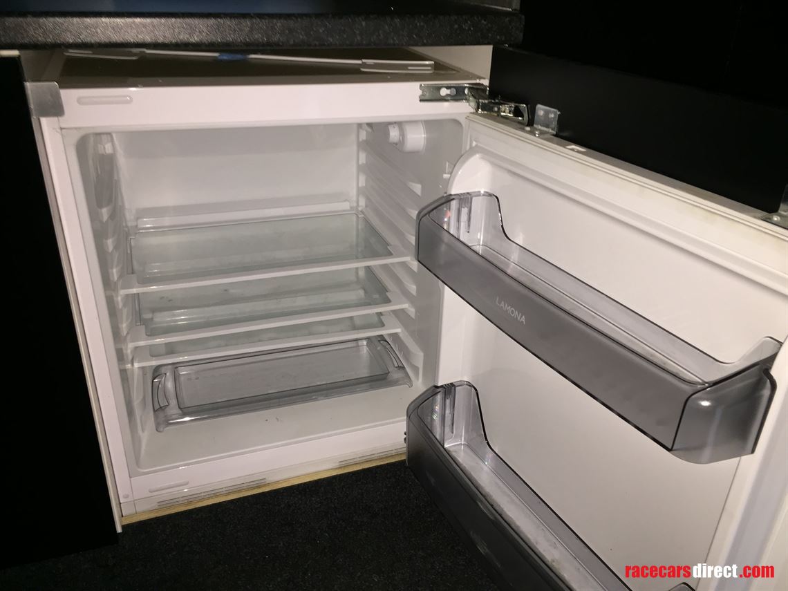 scania-18t-rigid-transporter-with-living-hopk