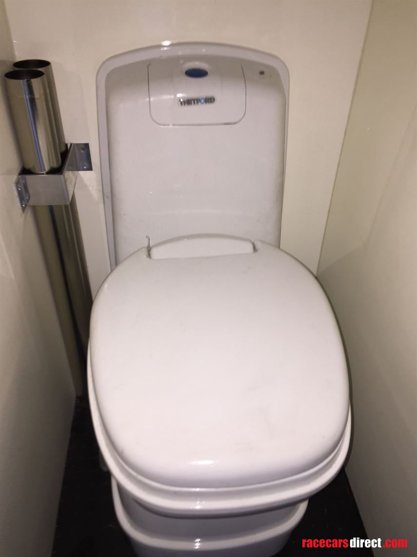 scania-18t-rigid-transporter-with-living-hopk