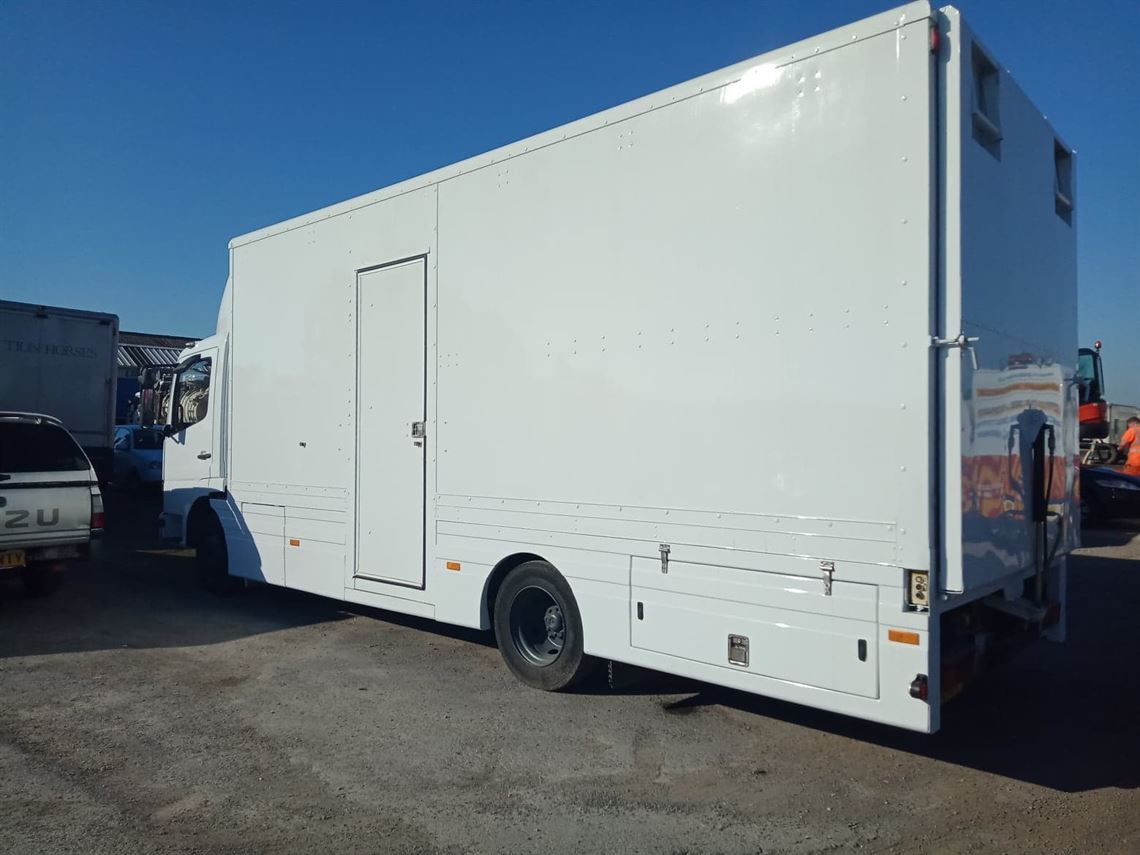 mercedes-atego-75t-race-truckcar-transport