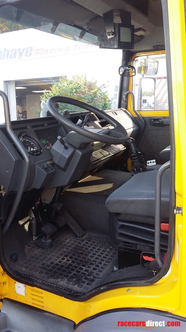 renault-trailer-with-awning