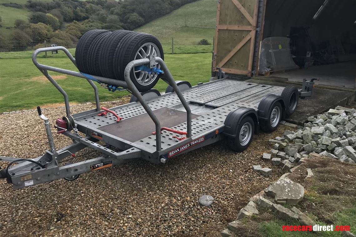 brian-james-c4-blue-trailer-40-x-18m-bed-2600