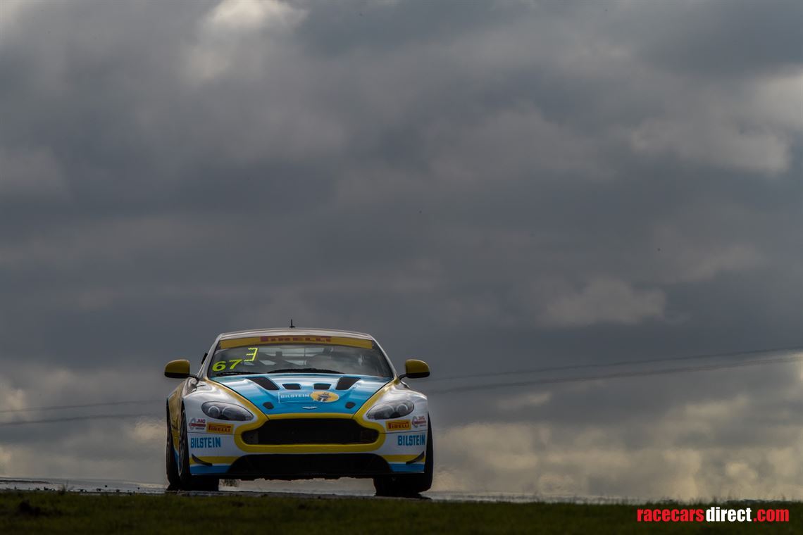 aston-martin-vantage-gt4