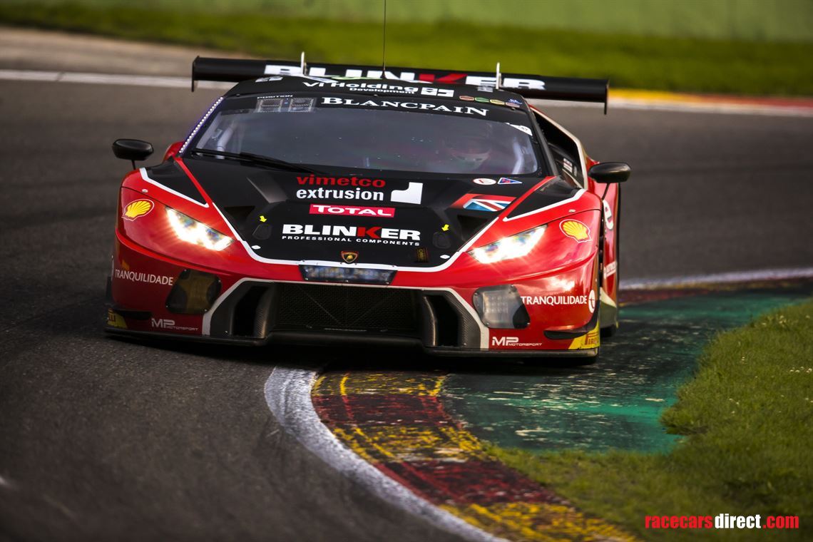 2x-lamborghini-huracan-gt3-race-cars