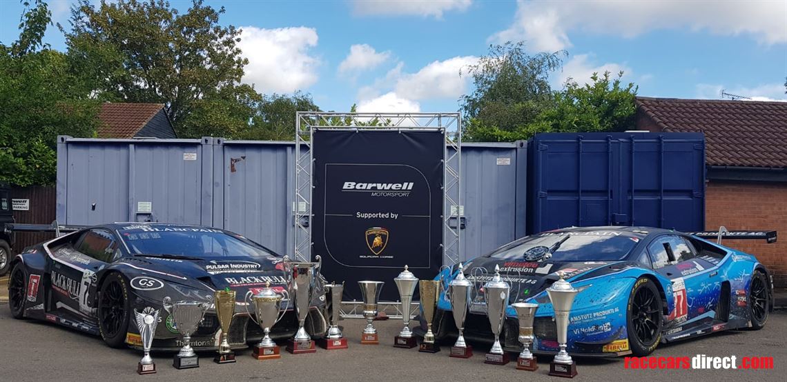 2x-lamborghini-huracan-gt3-race-cars