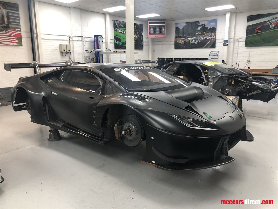 2x-lamborghini-huracan-gt3-race-cars