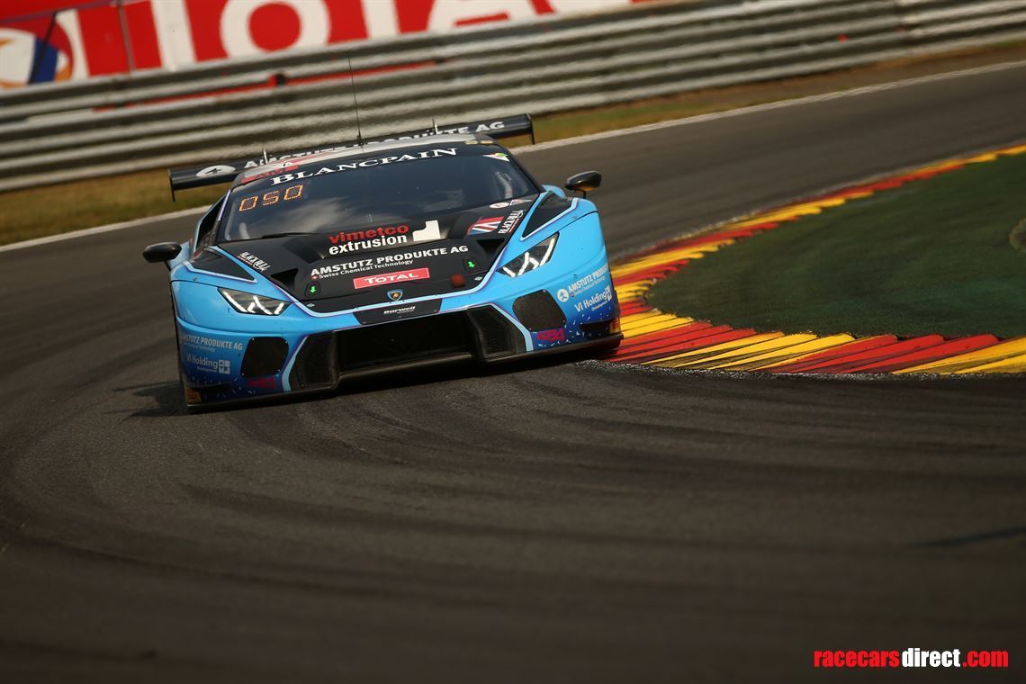 2x-lamborghini-huracan-gt3-race-cars