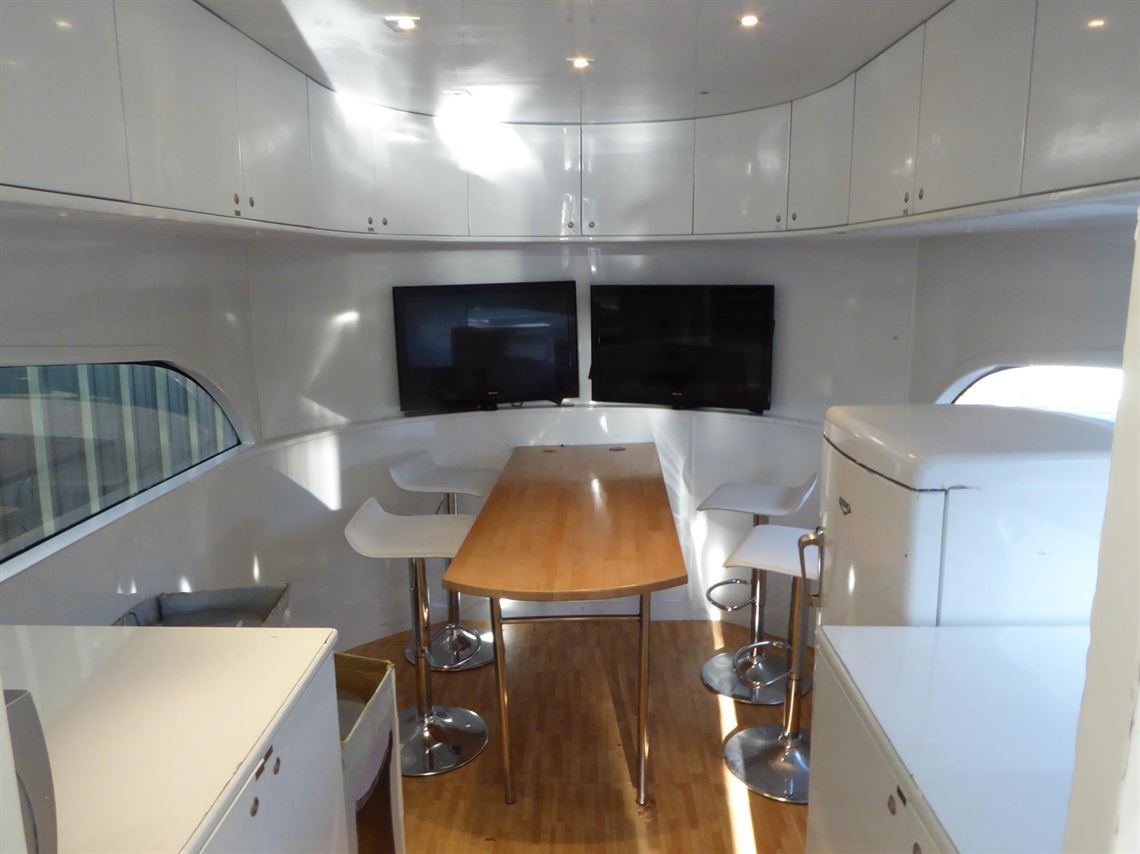 ex-comtec-race-transporter