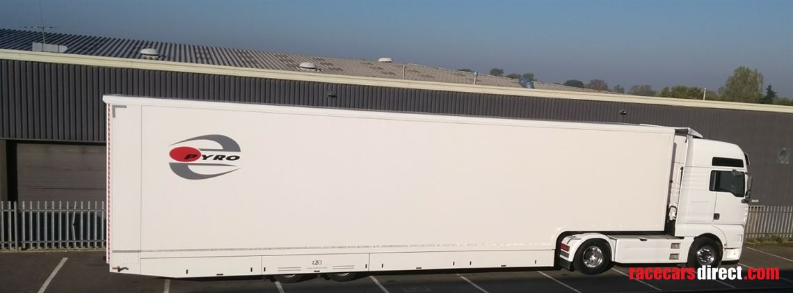 racetrailercom-trailer-with-stagmier-awning