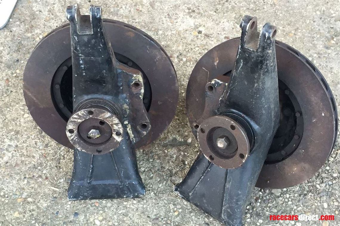 pair-f5000-rear-uprights-discs