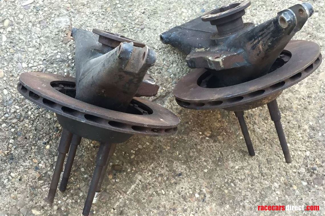 pair-f5000-rear-uprights-discs
